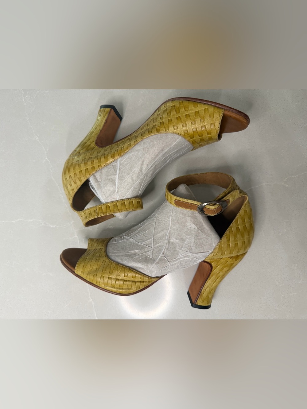 John Fluevog Miracles Marvel Yellow Woven Leather Peep Toe Heels Size 9 - Picture 5 of 15